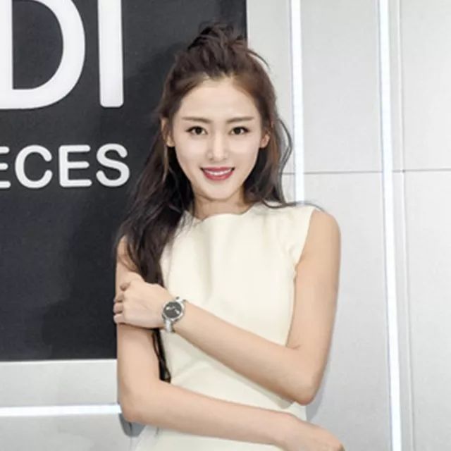 你只知道小怪兽包包火，仙女们已经在追Fendi手表了