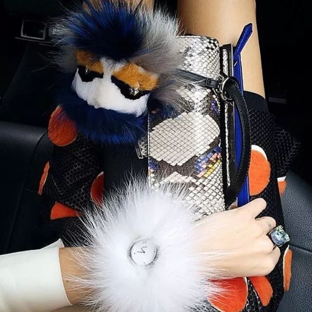 你只知道小怪兽包包火，仙女们已经在追Fendi手表了