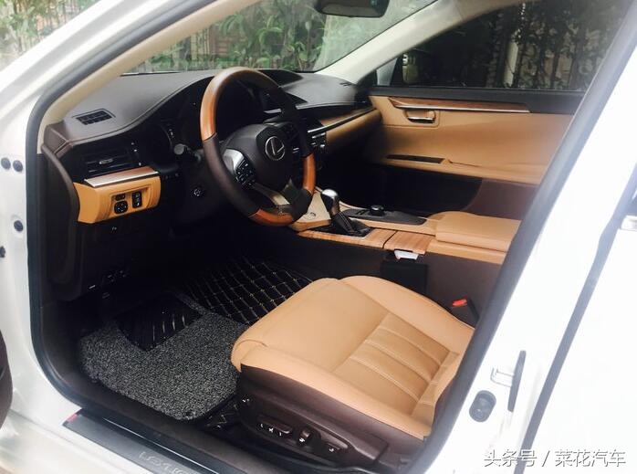 33万提雷克萨斯ES座椅让人无法自拔朋友看了内饰说后悔买了皇冠