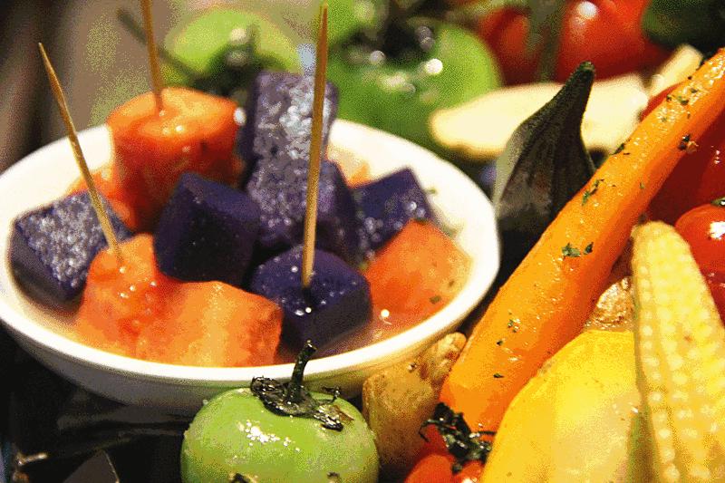 纸牌屋里的烤肋排来南京了！但要坐在公路上吃你敢不敢？！