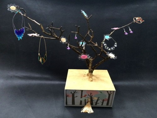 教你用旧盒子和干树枝制作盆景首饰架