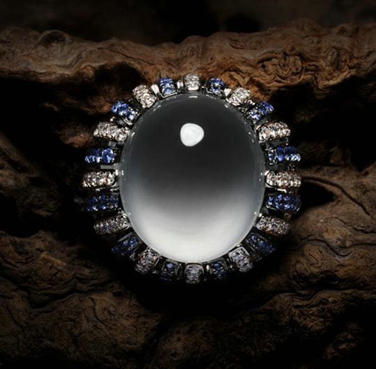 影视界貌不出众的“肥姐”！千万翡翠从不离身！