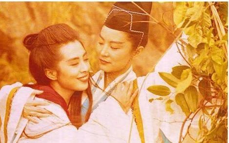 太耀眼的城市不适合看星星，就像你的心，不适合谈安定