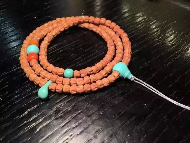 地摊手串为什么便宜,十种手串都是地摊货