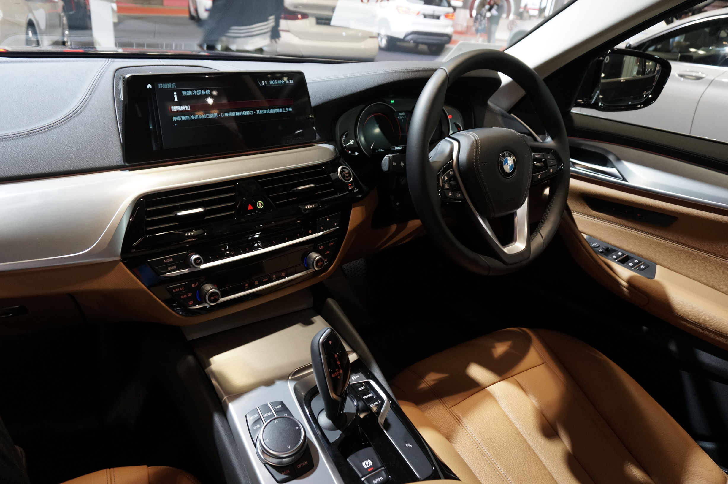 新款宝马标准轴距和长轴距的区别,新款进口宝马520i报价