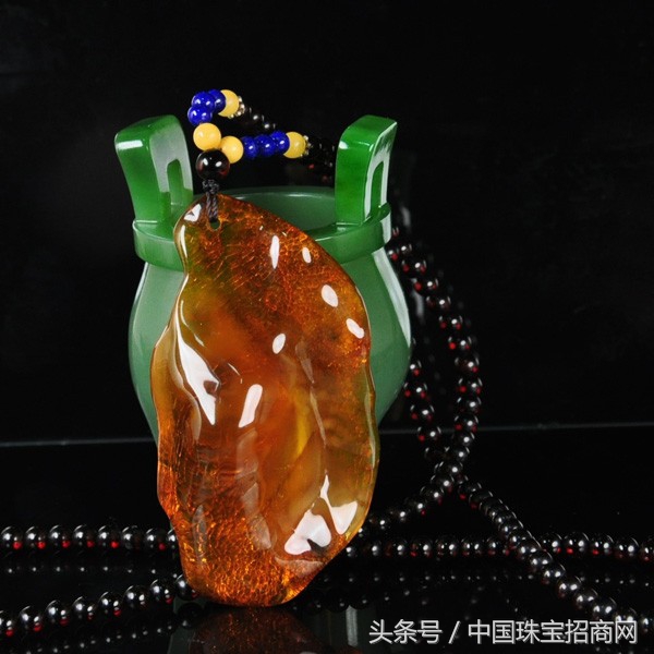 戴琥珀蜜蜡有什么好处,属兔戴蜜蜡还是琥珀好