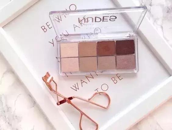 不超过100块钱的平价眼影盘推荐,推荐一款今年超火的眼影盘