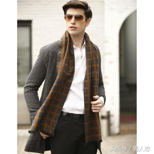 比较长的男围巾怎么戴才好看,毛线围脖怎么打男士围巾