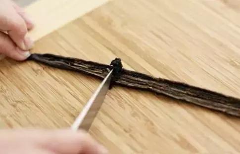 1000多天才能开花的天然香料，为什么在甜品中会被误会成脏东西？