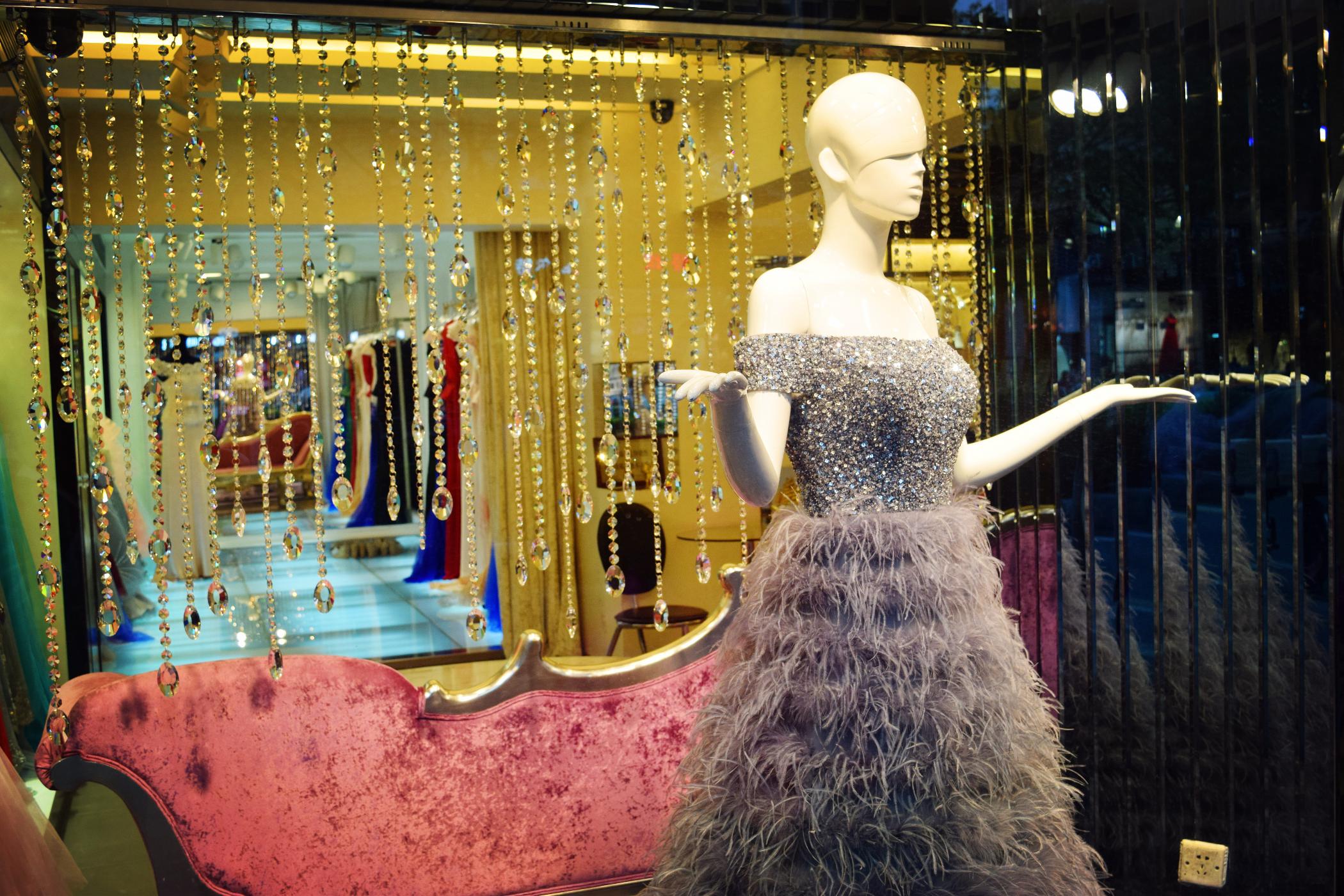 海珠|遭遇电商冲击,婚纱街使出这些招数抓住客户