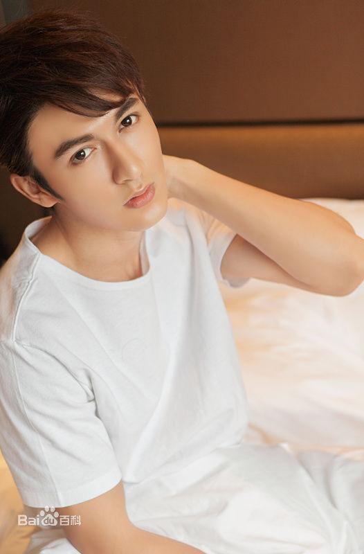 迪丽热巴学生时期谈恋爱,迪丽热巴和米热完整版吻戏