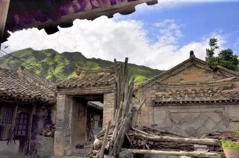 京西深山中的古村落苇子水村,京西无人居住的古村落
