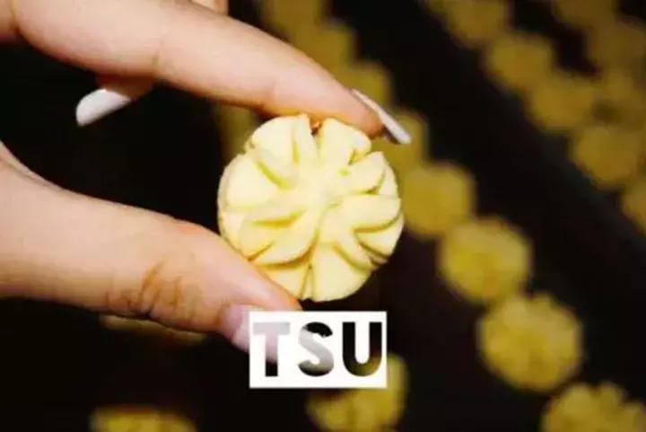 批评一下这种蛋糕，下手这么重！材料不要钱么