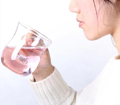 唇部干燥起皮是什么病,唇部干燥起皮怎么护理