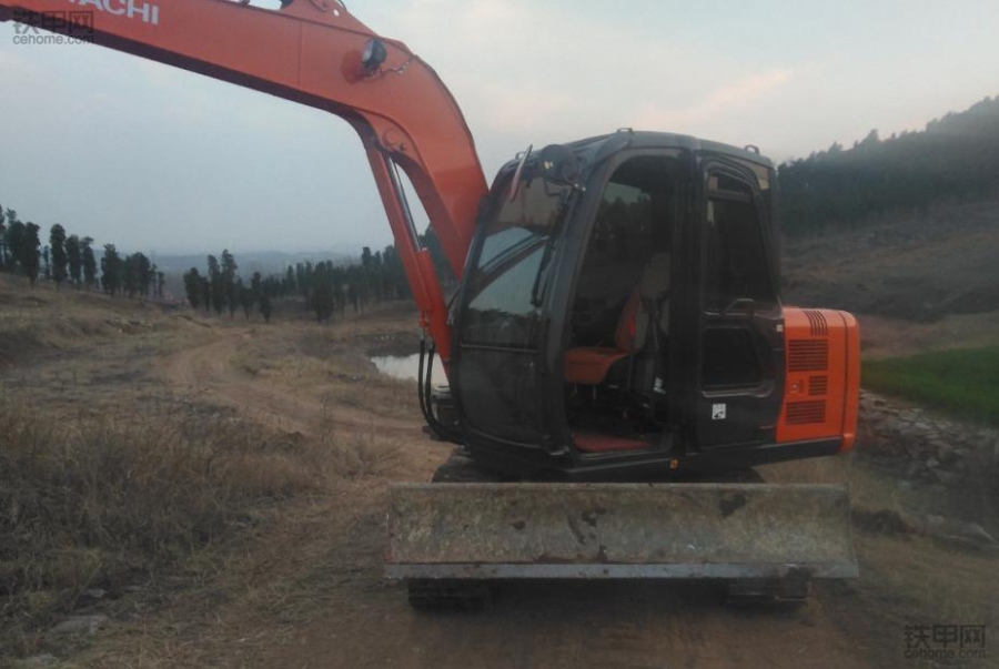 日立60-5a挖掘机,日立60-5挖掘机行走快动作慢
