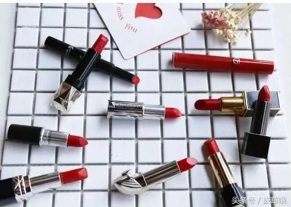 最值得入手的10款经典口红色,必买的十支大牌口红试色