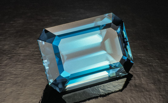 锆石有颜色的图片欣赏,宝石欣赏蓝锆石