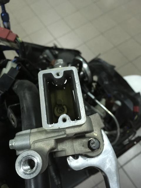 自己动手更换刹车油管软管,摩托车刹车油管更换