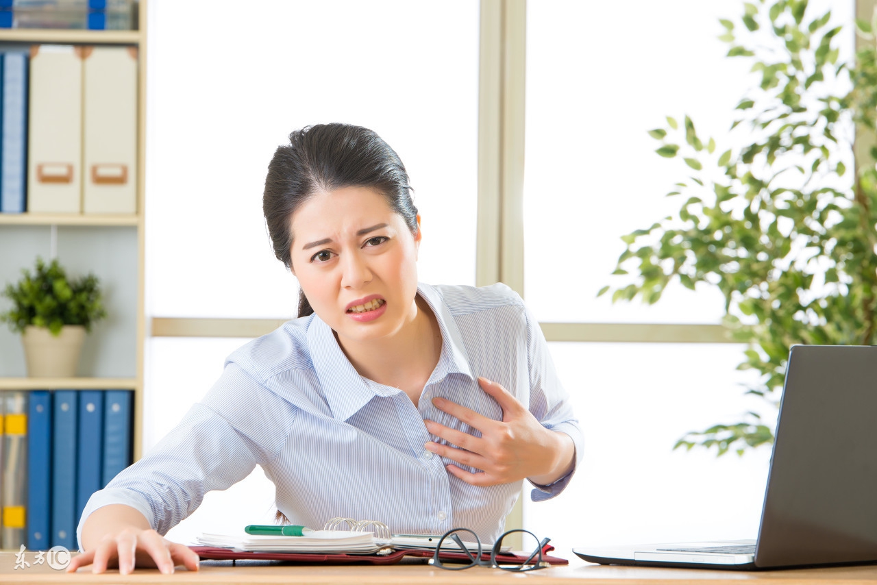 吸毒表现流虚汗口渴,吸毒心悸