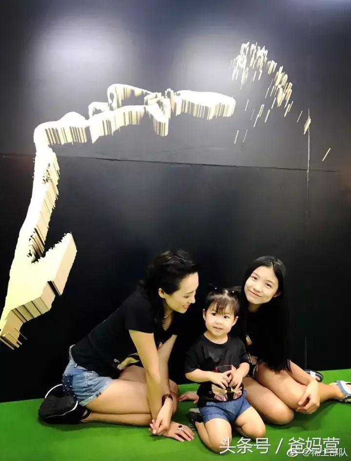 章子怡女儿去姥姥家,章子怡带女儿回家