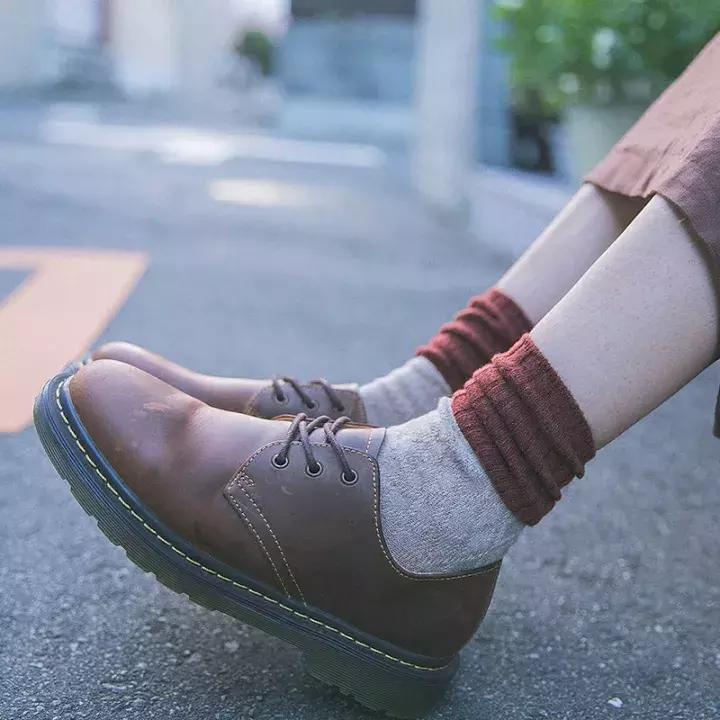 不想露脚踝袜子搭配原则,秋冬不流行露脚踝露袜子才够时髦