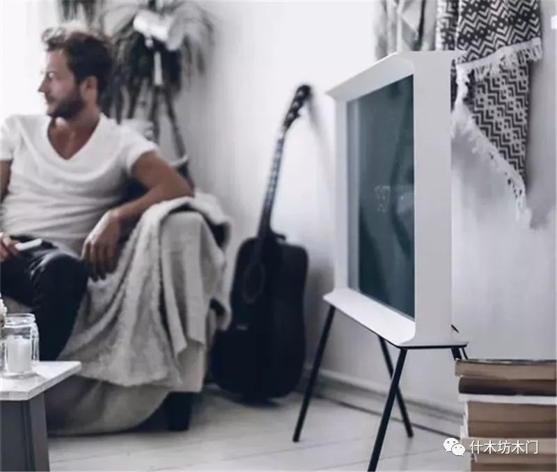 歪果仁为什么不喜欢在客厅放电视?没有电视的背景墙该怎样处理