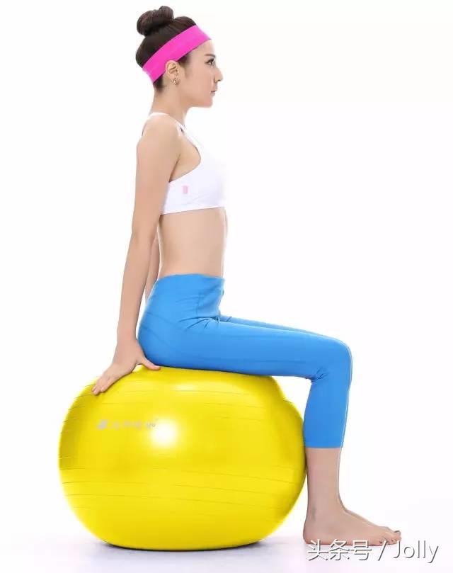 怎么练瑜伽球,大龙球瑜伽训练