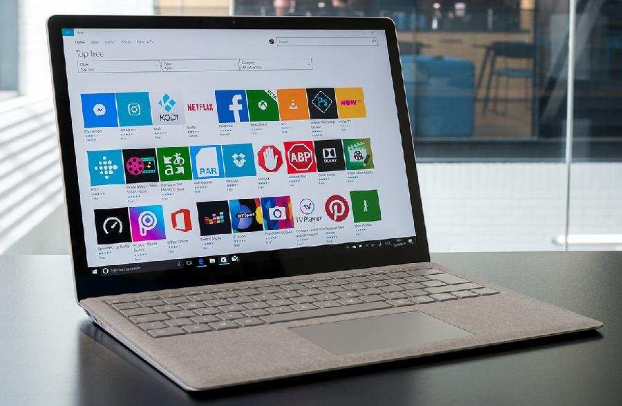 Samsung讽刺苹iPhoneX“M字额”，如今轮到Moto来踢馆