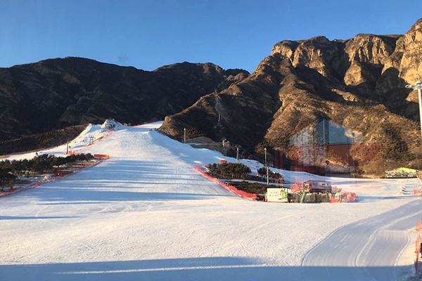 带娃去玩雪,带孩子去雪地撒欢的视频