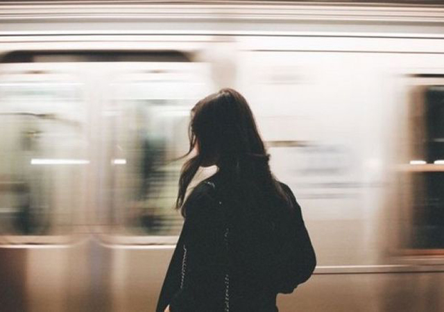 女朋友难过的时候怎么安慰,女朋友在恋爱中应该怎么做