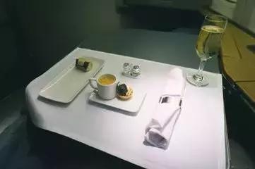 世界顶级鱼子酱多少钱一克,顶级鱼子酱一盎司多少钱