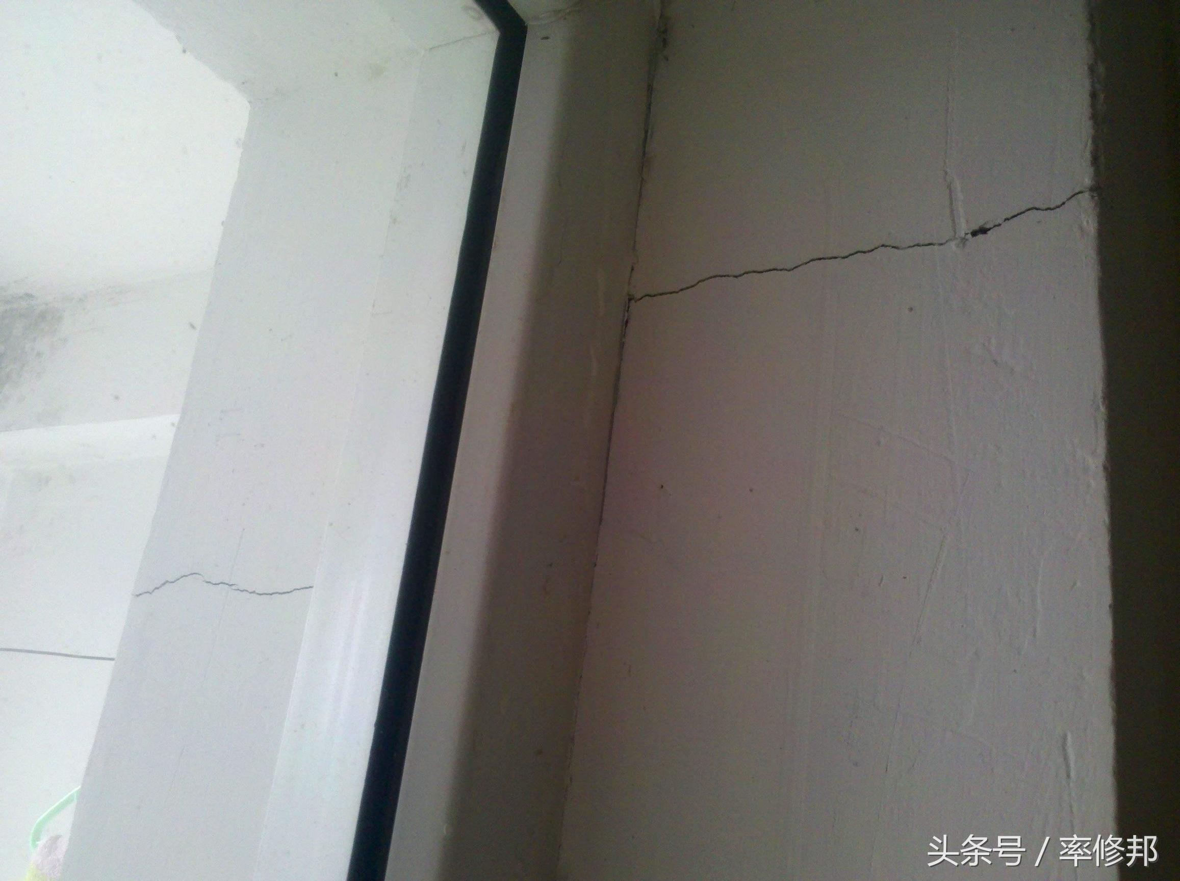 老墙面裂纹怎么处理,墙上大裂缝怎样修补