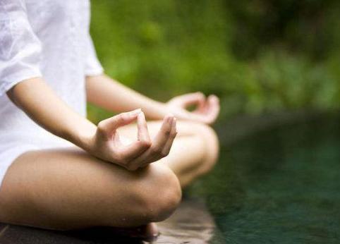 打坐时意念放在头部会走火入魔吗,打坐对人体的利与弊