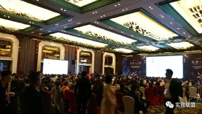 实效联盟携手超级女装品牌全球首发式，现场狂签527新客户