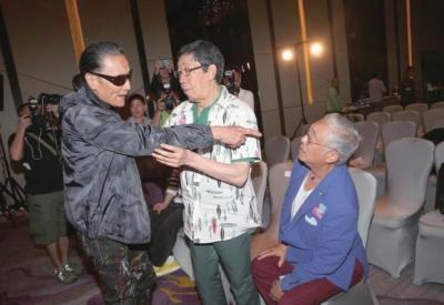 谢贤发飙视频,谢贤节目怒踹小孩