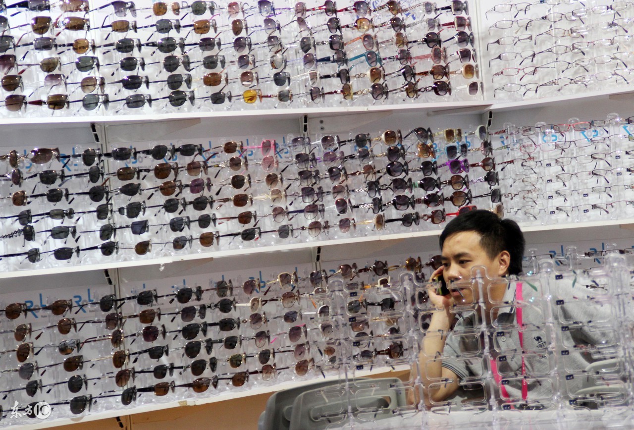 为什么眼镜店很少人去却不关门,为什么眼镜店很赚钱