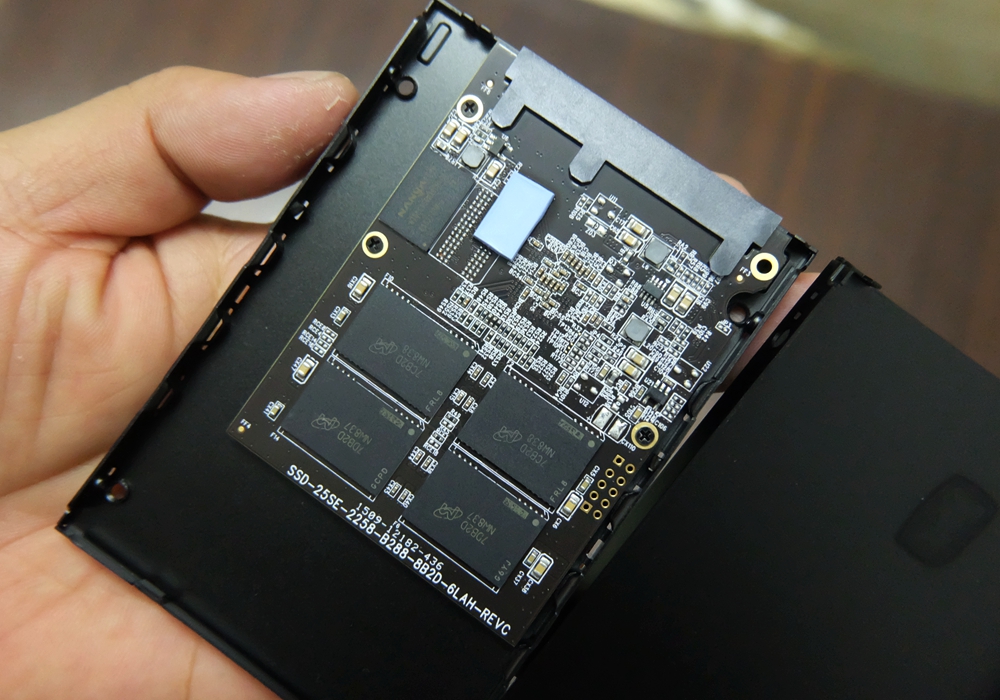 老笔记本换固态硬盘教程视频,换固态硬盘教程台式