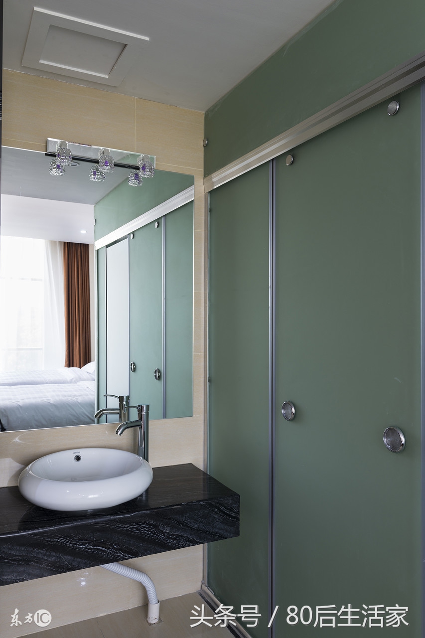 淋浴房品牌,淋浴房玻璃上的顽固水渍怎么去除