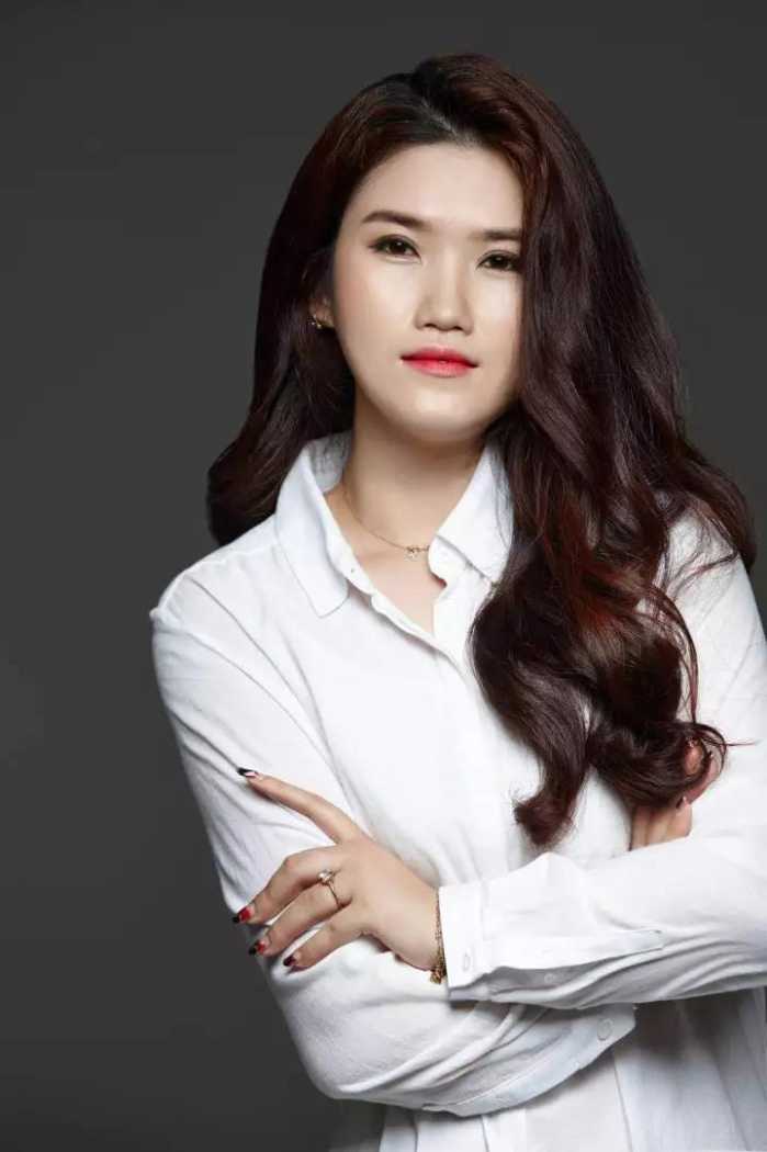 十年的线下外企营销部部长,转战线上成就千人团队。麦果大咖李享