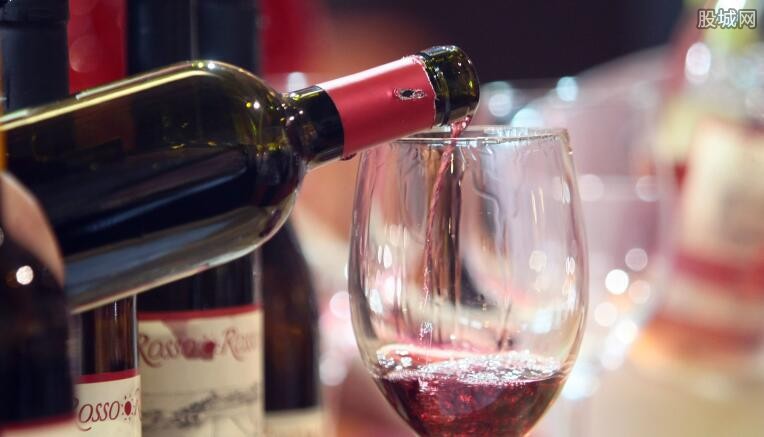 张裕葡萄酒与长城葡萄酒哪个好,长城和张裕红酒哪个性价比高点
