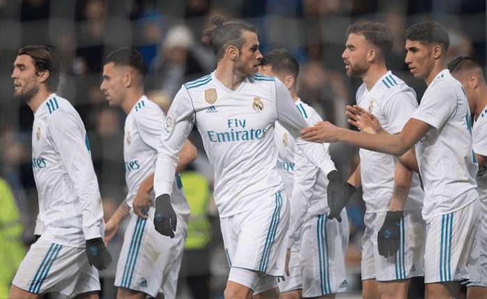 皇马与巴萨的辉煌对决回顾,皇马坐镇主场迎战巴萨的巅峰之战