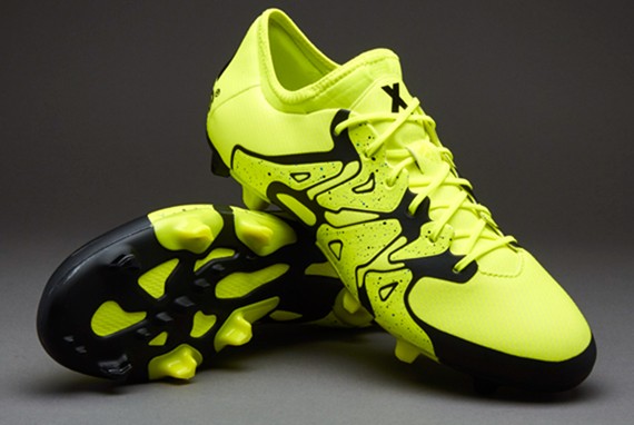 适合宽脚的碎钉足球鞋推荐,最适合亚洲脚型的足球鞋推荐