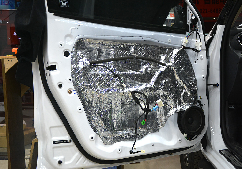 比亚迪宋改装音响,比亚迪宋汽车4门隔音拆装