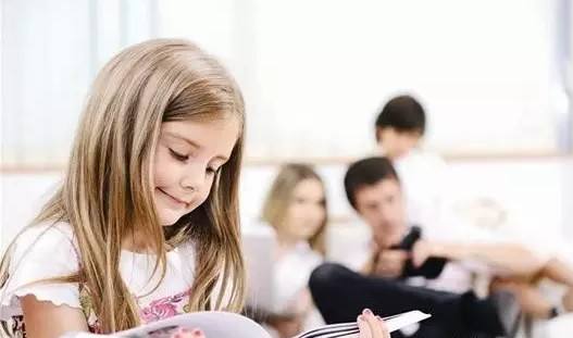 孩子总揉眼睛需要补叶黄素吗,孩子远视经常揉眼睛