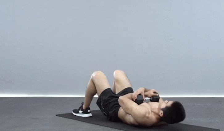 只需一副哑铃教你12个动作,一副哑铃教你练遍全身