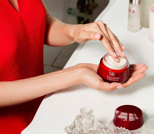 用最贵的护肤品熬最深的夜的说说,用最贵的护肤品熬最深的夜小品