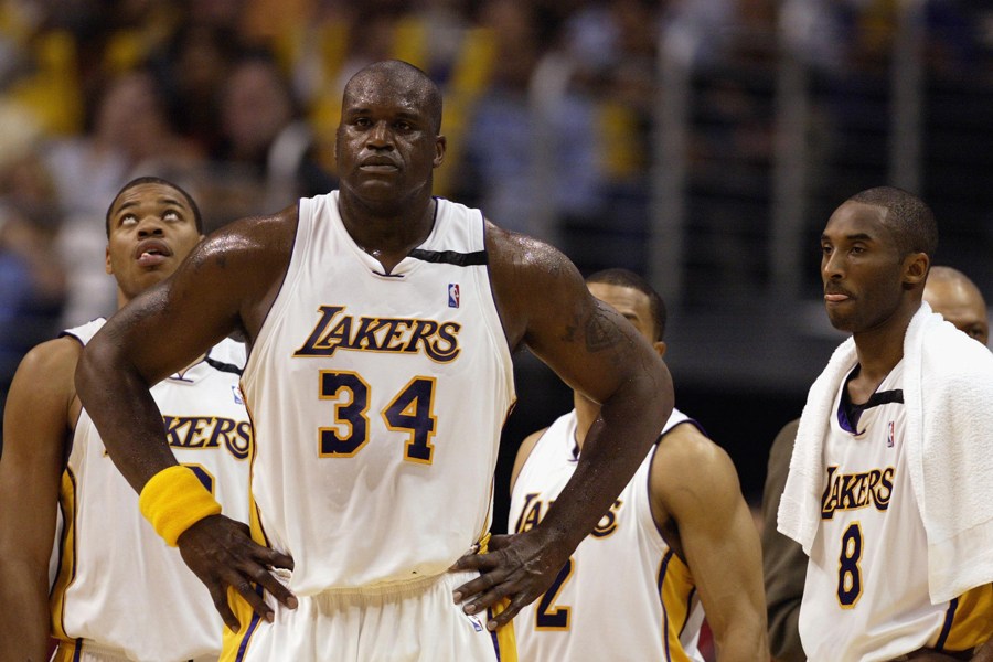 那些年科比单挑詹姆斯,回顾那些年科比的黑肘