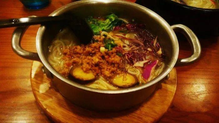 一口米线一口肉酱,一口米线一口醋