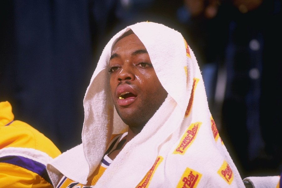 那些年科比单挑詹姆斯,回顾那些年科比的黑肘