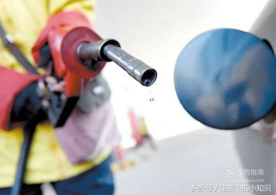 502胶水手和物品粘在一起怎么去除,手被502胶水粘了用什么可以清洗掉